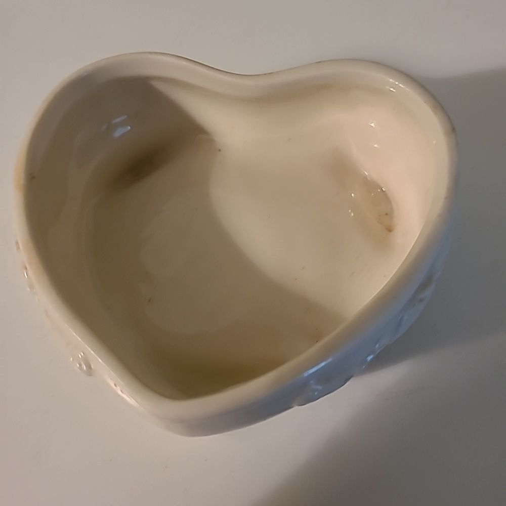Porcelain Heart Box - Picture 2 of 8